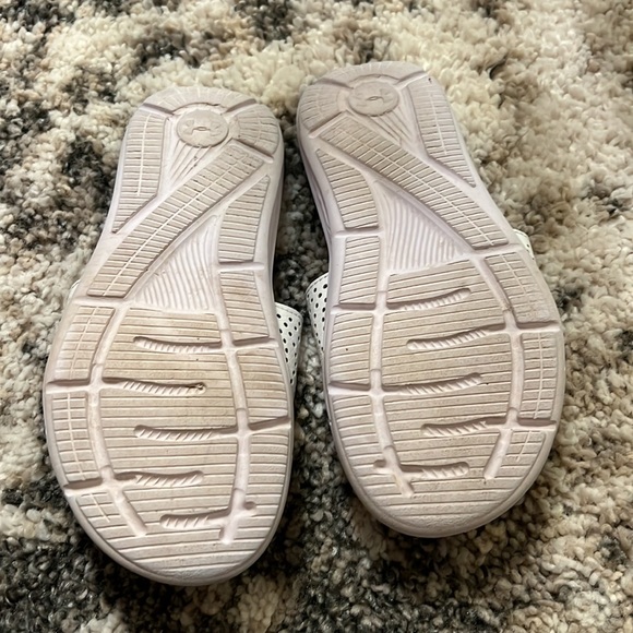 Boys Under Armour 4D Foam Slides Sandals Beachwear Black & White Comfy Summer 5Y - Picture 4 of 5